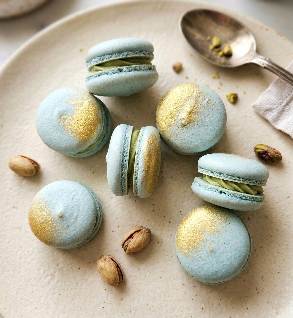 Custom macarons · Custom macarons