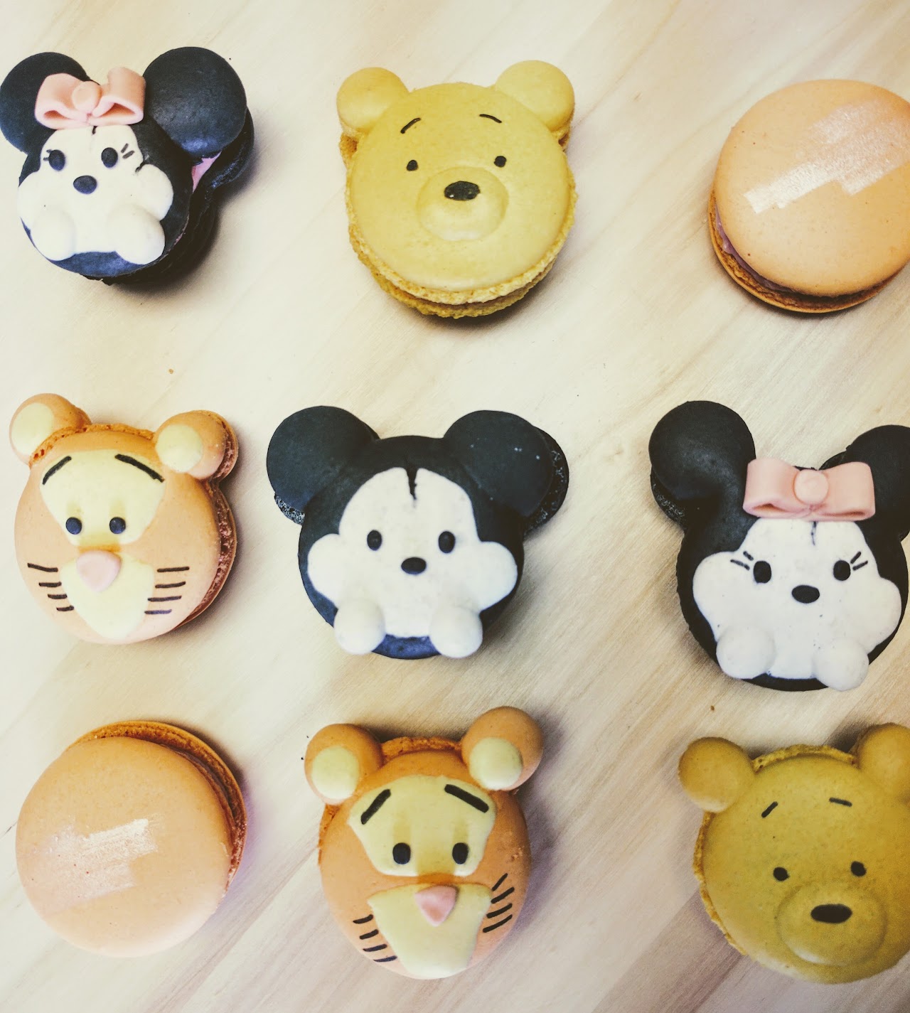 Custom macarons · Birthday desserts